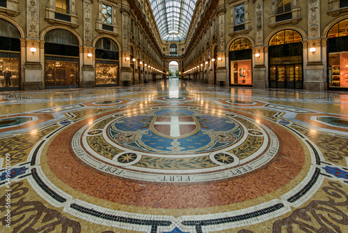 Milano, pavimentazione in Galleria