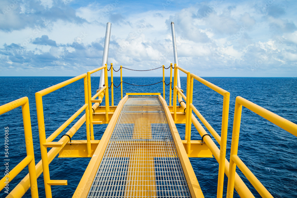 Oil and gas production rig platform flare sea tip facilities for shutdown and safety mechanism Oil and gas production rig platform flare sea tip facilities for shutdown and safety mechanism