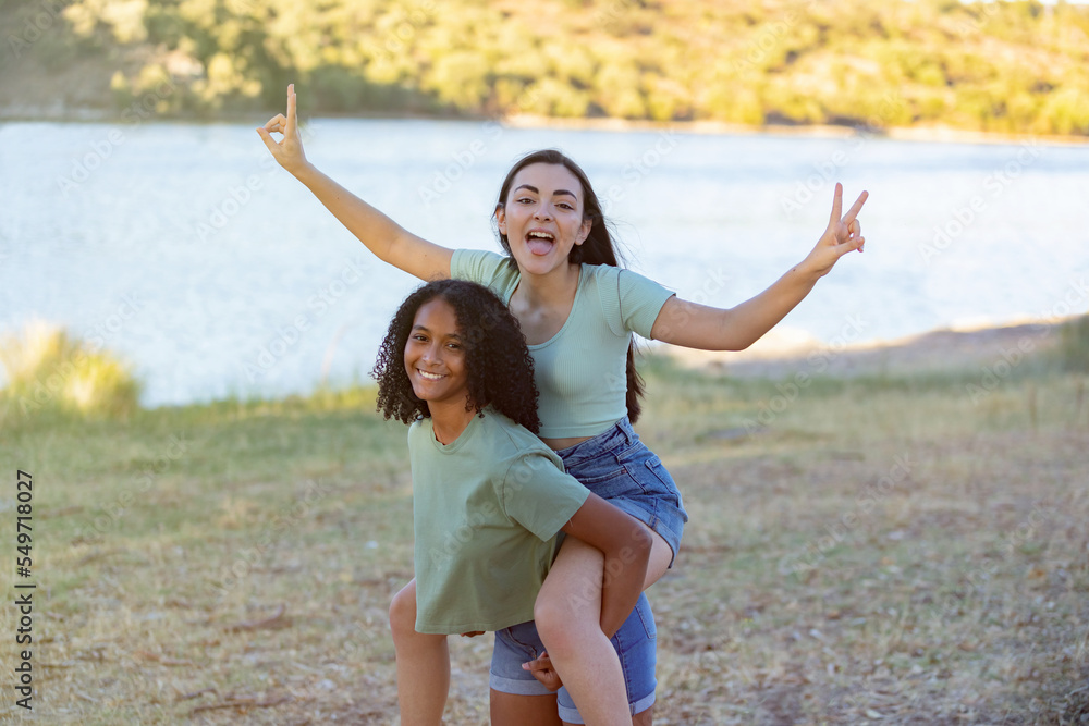 Fototapeta premium Multiethnic firends spending a beautifu day