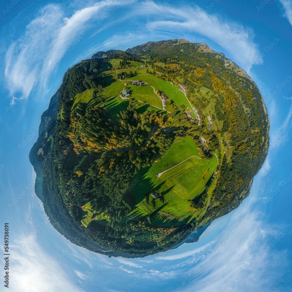 Fototapeta premium Ausblick auf Gunzesried-Säge in den Allgäuer Alpen, Little Planet-Ansicht