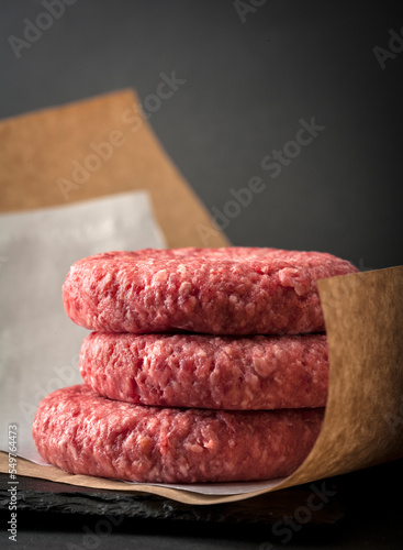 hamburguesa lista para cocinar