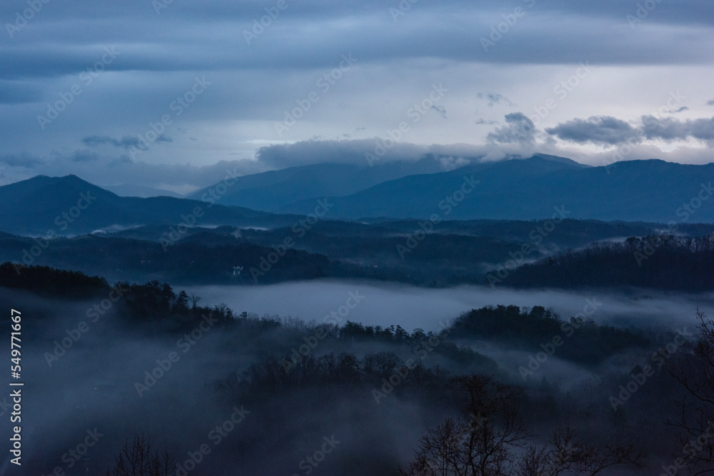 Obraz premium mountains in the fog