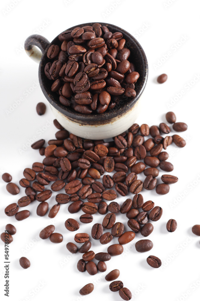 Obraz premium Coffee beans in cup