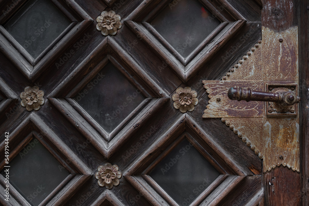 part of the decor and the material from which it is made;
part of the decor and the material from which it is made;