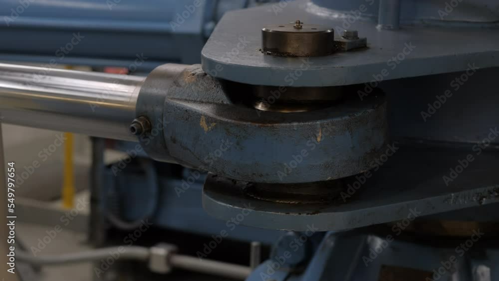 Connection of piston rod to rudder tiller on steering gear of ship Connection of piston rod to rudder tiller on steering gear of ship