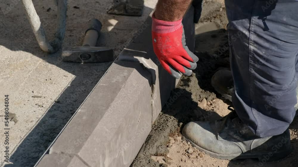 ConstrucStonemason Working in Construction ConstrucStonemason Working in Construction