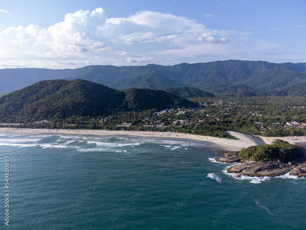 Naklejka premium amazing seaside town with mountains and paradisiacal beach