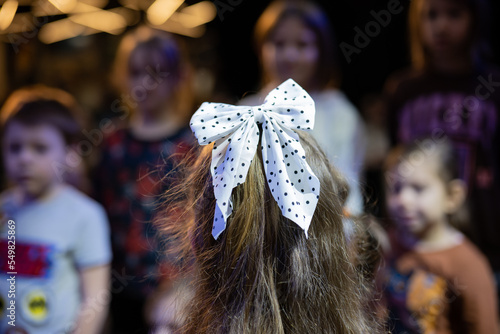bow on the hair of a little girl