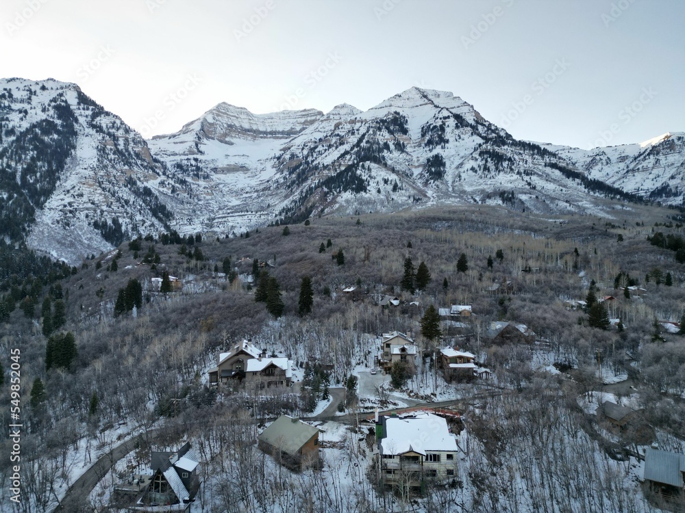 Naklejka premium Bird's eye view of Sundance Resort on a slope of a snowy mountain range in Utah, USA in winter