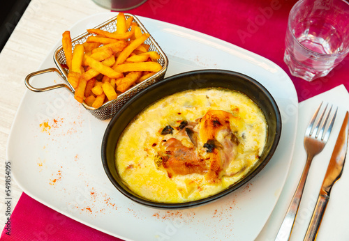Картината върху платно Traditional Savoyard escalope with turkey, bacon, potatoes and reblochon baked i