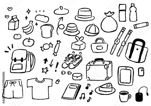 手描き風　ガーリーな旅行のアイテム　カバンやガジェット、ファッション、おやつ