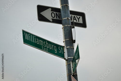 Cuadro en lienzo a one way sign on williamsburg street