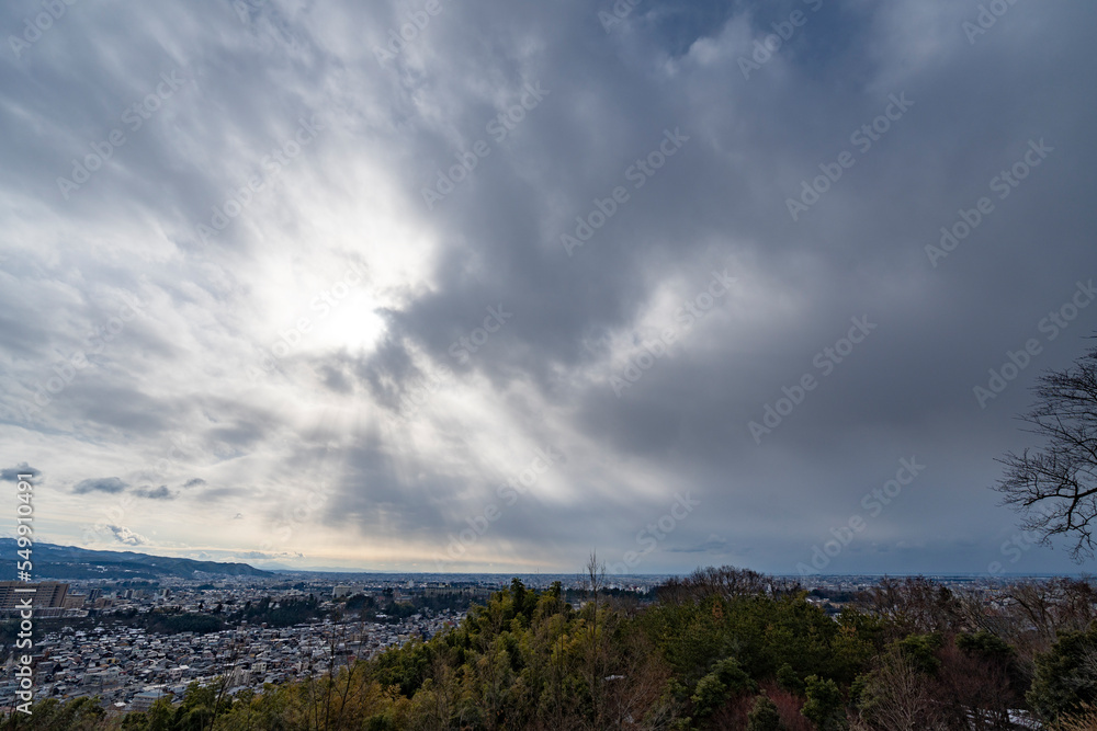 卯辰山見晴らし台から一望する金沢市内
