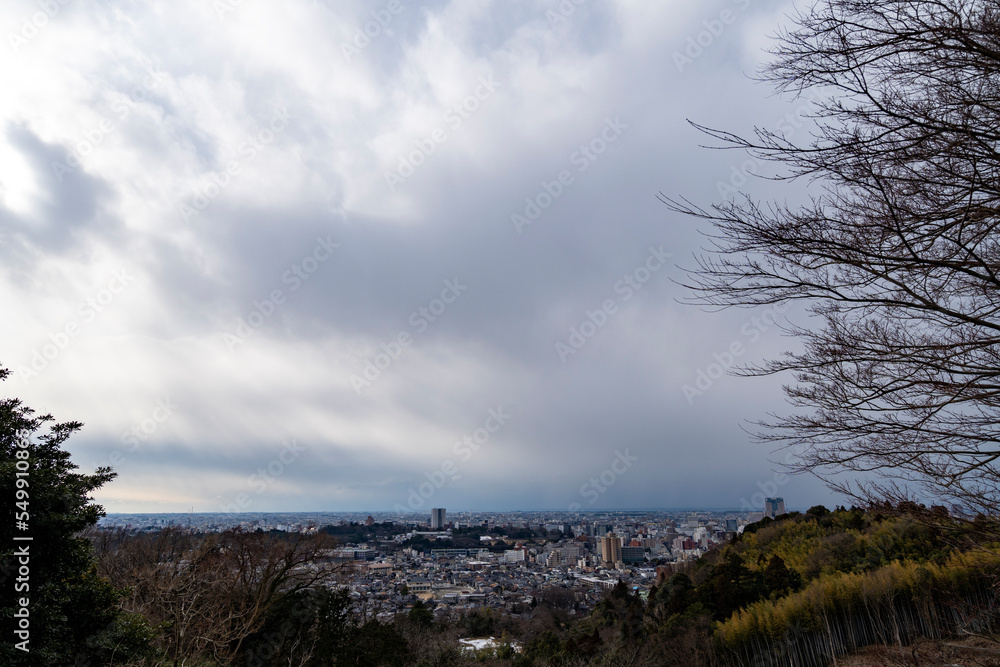 卯辰山見晴らし台から一望する金沢市内中心部