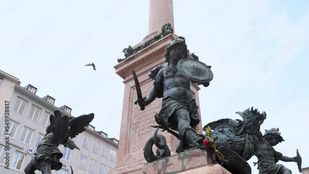 Bronze statue in Marienplatz square - Munich, Germany Bronze statue in Marienplatz square - Munich, Germany