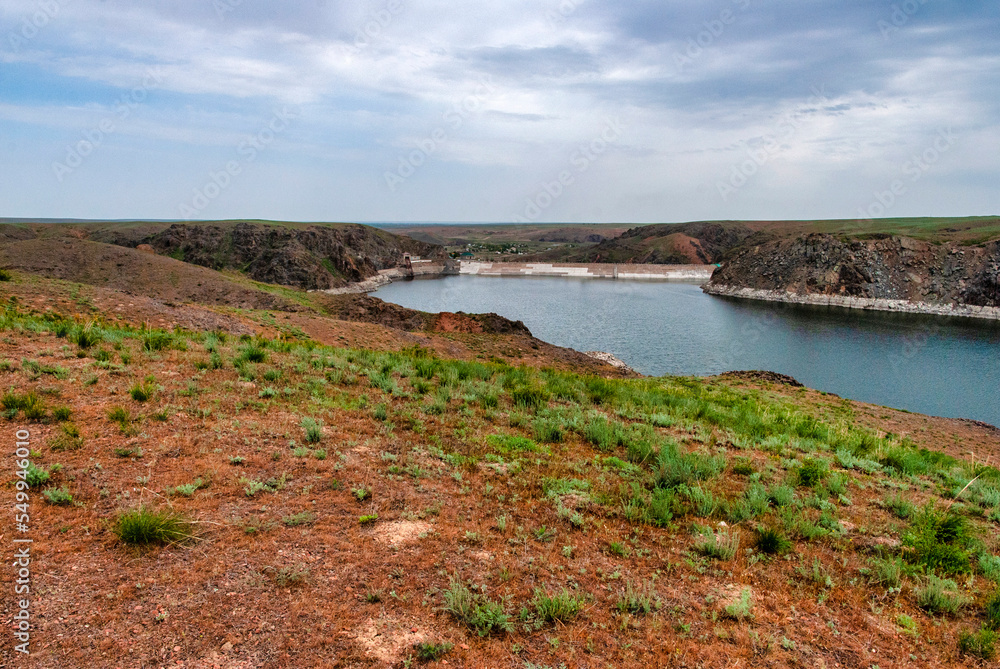 Obraz premium view of the coast of the lake