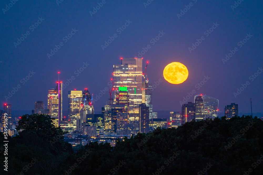 Fototapeta premium Full Moon Rise Over London Skyline London, England, United Kingdom, Europe