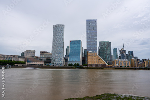 The modern skyscrapers of the financial district Canary Wharf in London, UK, on a sunny day © MattiaBicchi