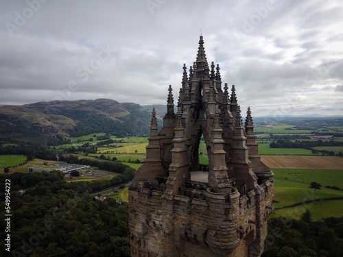 Foto Aerial view of National Wallace Monument in Stirling, Scotland