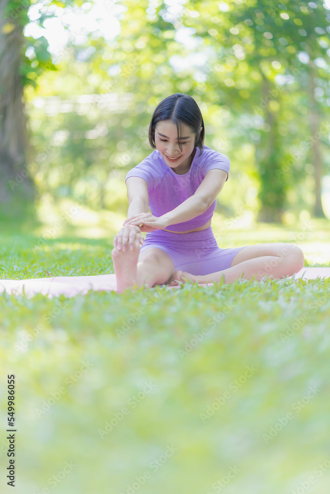 Fitness woman doing yoga in park, calm and relaxing women's happiness blurry background Asian woman meditating while practicing yoga concept of freedom peace and relaxation healthy Fitness woman doing yoga in park, calm and relaxing women's happiness blurry background Asian woman meditating while practicing yoga concept of freedom peace and relaxation healthy