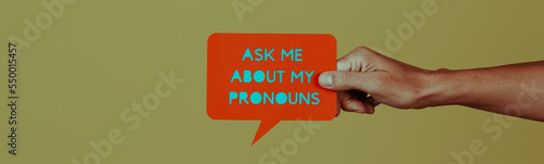Fotografie text ask me about my pronouns, web banner format