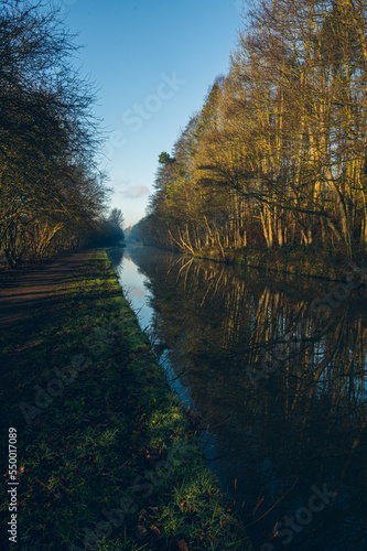 Leeds to Liverpool canal in Autumn © alister
