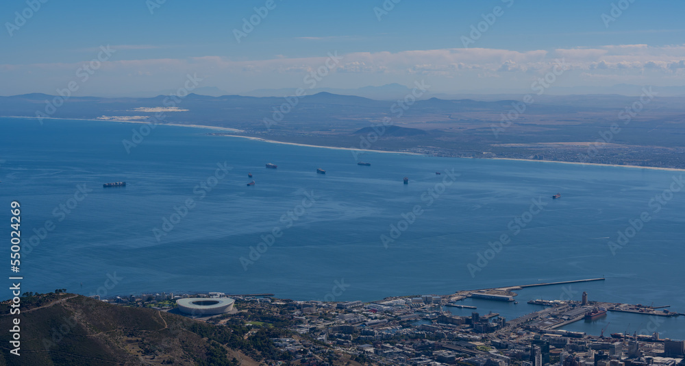 Kapstadt und der Atlantischer Ozean aus der Luftperspektive Südafrika