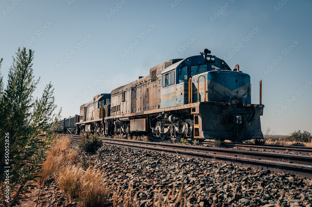 Diesel Lok Güterzug im Süden von Namibia Diesel Lok Güterzug im Süden von Namibia