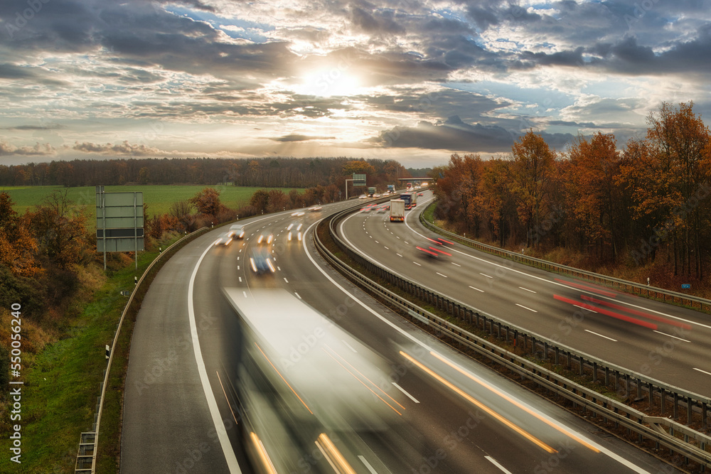 Langzeitbelichtung - Autobahn - Strasse - Traffic - Travel - Background - Line - Ecology - Highway - Night Traffic - Long Exposure - Cars Speeding - Lights - Sunset - High quality photo