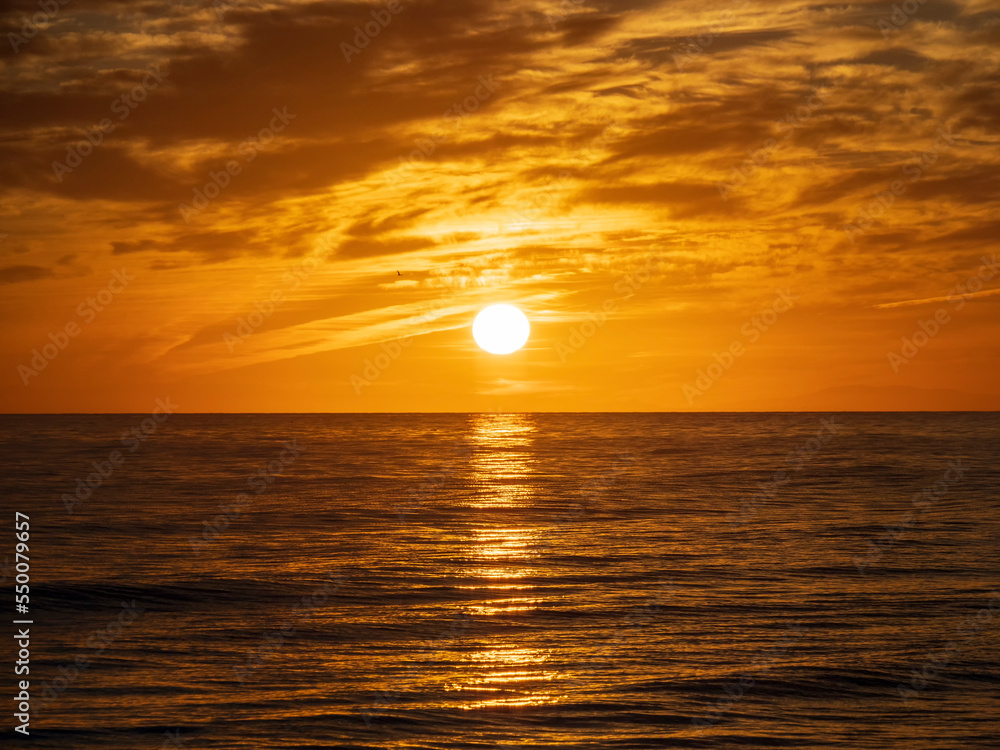 Puesta de sol en el mar Mediterráneo