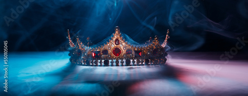 Canvas Print Fabulous golden crown of the king on a dark background