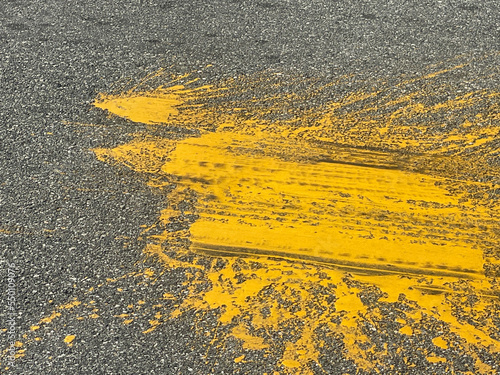 Wallpaper Mural yellow background Torontodigital.ca