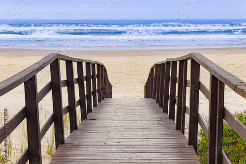 wooden walkway to the beach © Bruno Al Costa