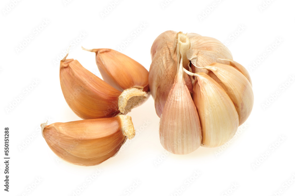 Obraz premium garlic isolated on white background