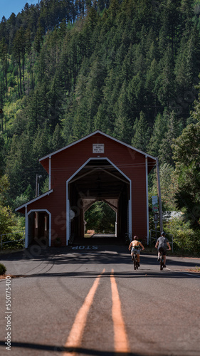 Mountain Bikers going on a ride near beautiful Rustic Bridge in Oregon © Kerstin