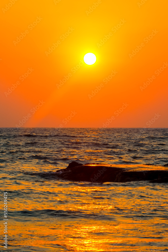 Obraz premium Sunset On Ocean's Horizon