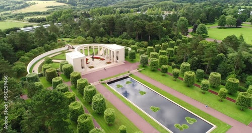 Vue aérienne d'un cimetière militaire américain - Seconde Guerre mondiale - Omaha beach - Colleville-sur-Mer