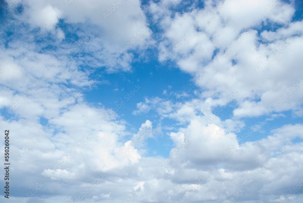 Fototapeta premium White clouds against a blue sky