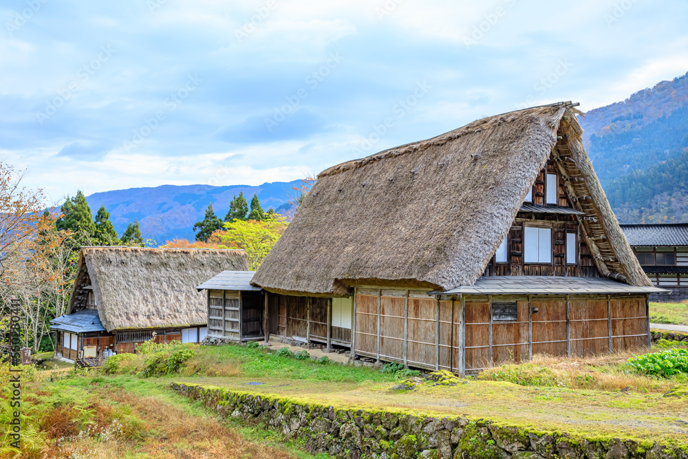 秋の五箇山　相倉合掌造り集落　富山県南砺市　Gokayama in autumn. Ainokura Gassho-zukuri Village. Toyama Prefecture, Nanto City