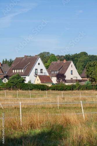 Wohnhäuser, Einfamilienhäuser, Wohngebäude,  Weide, Osterholz-Scharmbeck, Niedersachsen, Deutschland © detailfoto
