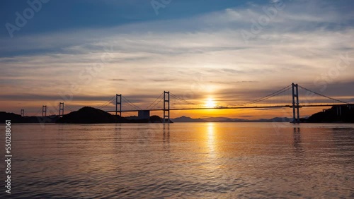 来島海峡大橋と沈む夕陽