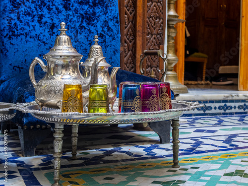 Paseando pro las calles del zoco de  Fez (Marruecos) photo