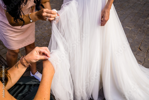 Hochzeitskleid mit Händen