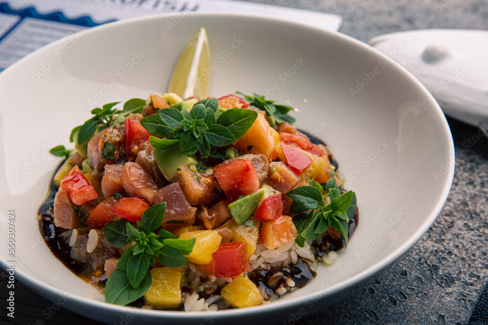 Salad with tuna, mango, tomatoes and herbs Salad with tuna, mango, tomatoes and herbs