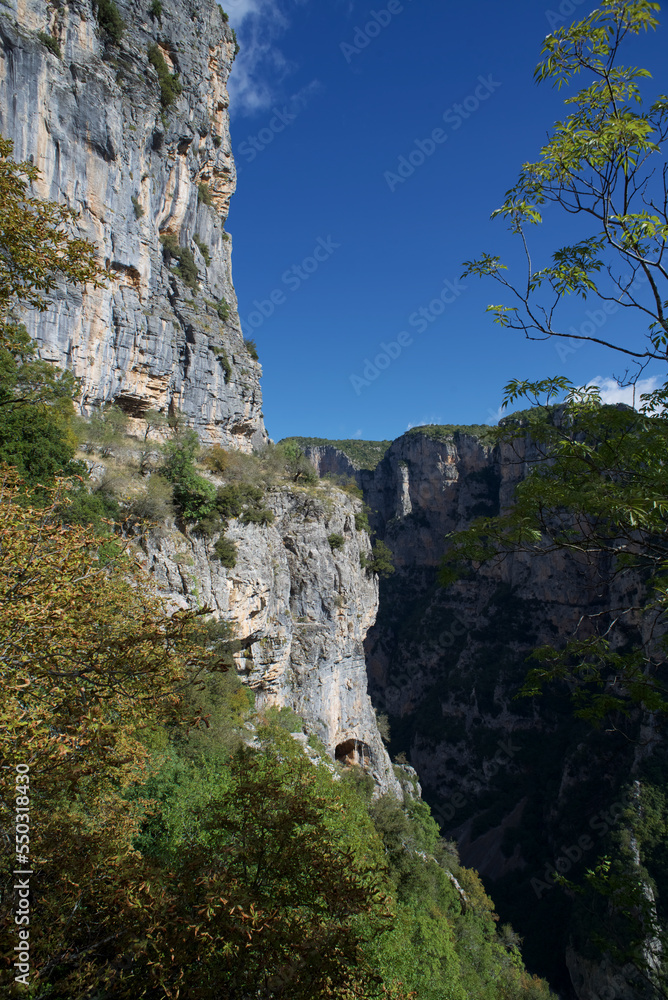 Griechenland - Zagori - Monodendri - Kloster von Agia Paraskevi - Felsenweg Griechenland - Zagori - Monodendri - Kloster von Agia Paraskevi - Felsenweg