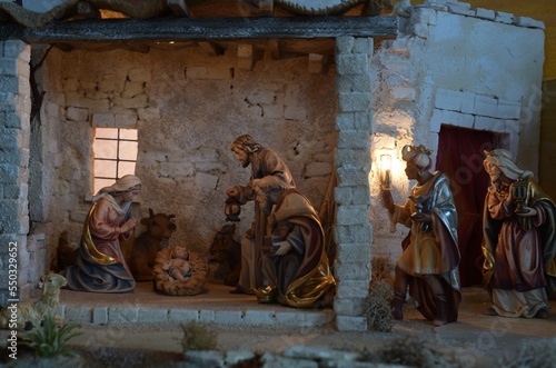 Photo orientalische Weihnachtskrippe, Krippe mit Jesus, Maria, Josef und den drei heil