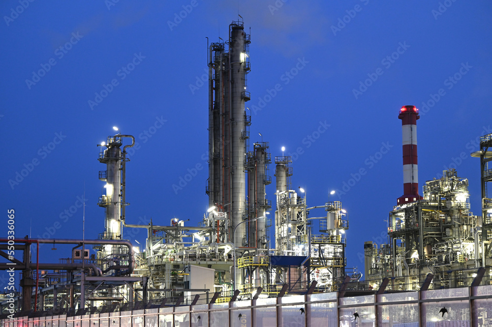 Fototapeta premium OMV refinery in Schwechat at night
