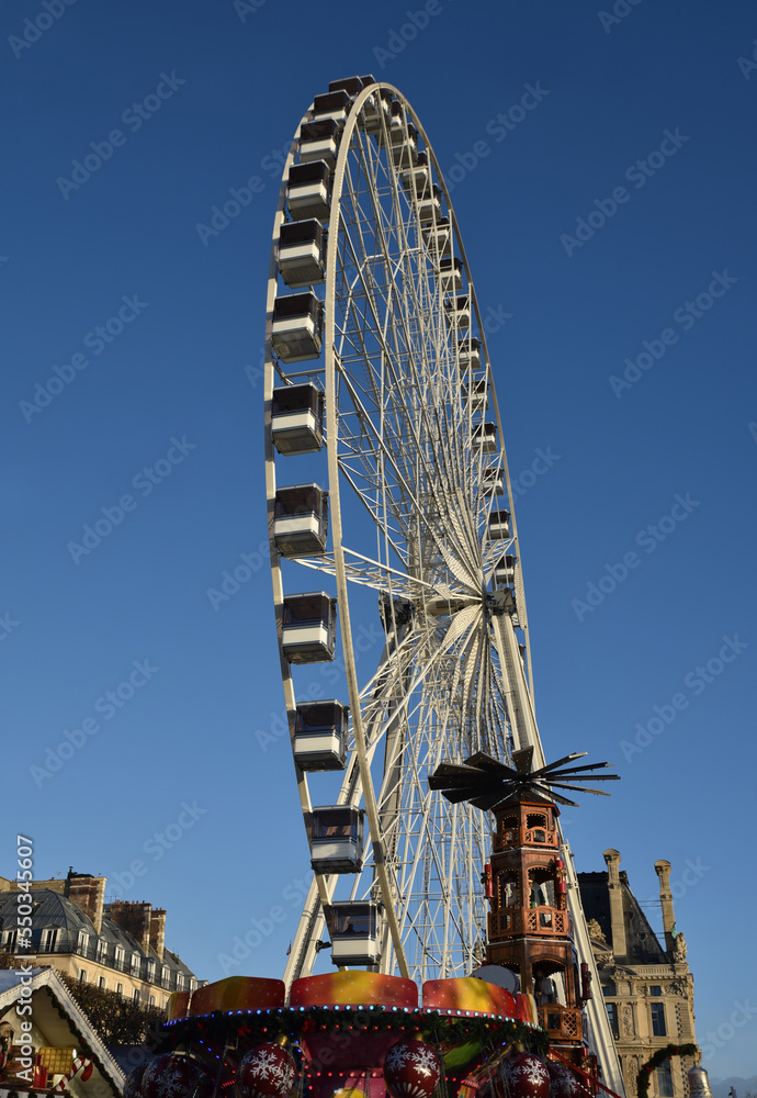 Grande roue au parc d'attractions à Noël Grande roue au parc d'attractions à Noël