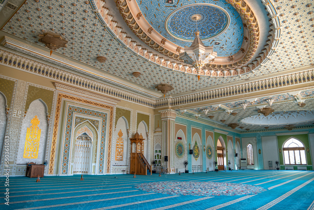 Obraz premium Interior of the Hazrati Imam Cathedral Mosque. Tashkent, Uzbekistan