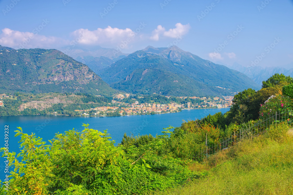 Blick auf den Ortasee in Oberitalien - View of Lake Orta in Italy